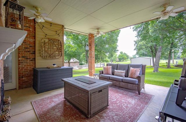 1372 Fox Run Lane, Blanchard, OK 73010