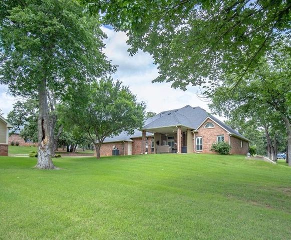 1372 Fox Run Lane, Blanchard, OK 73010
