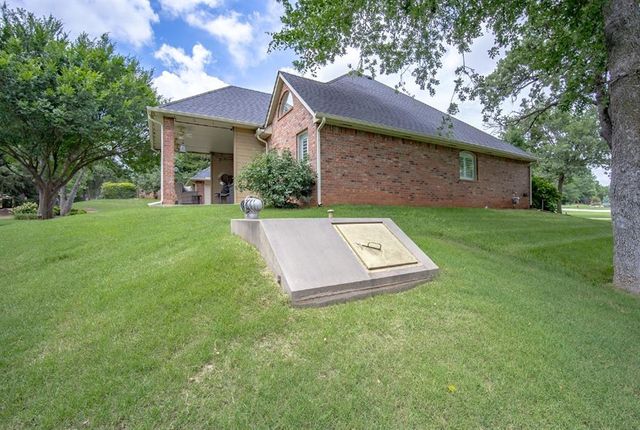 1372 Fox Run Lane, Blanchard, OK 73010