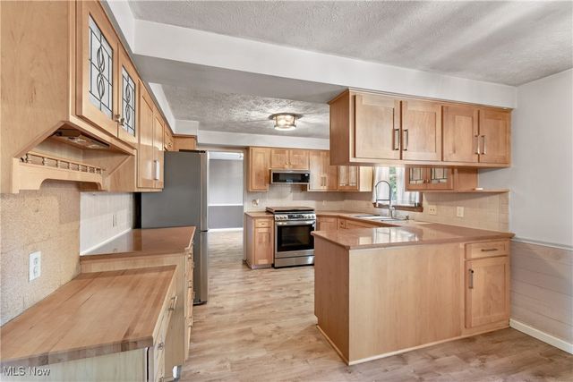 2424 Lyndon Drive, Green, OH 44685