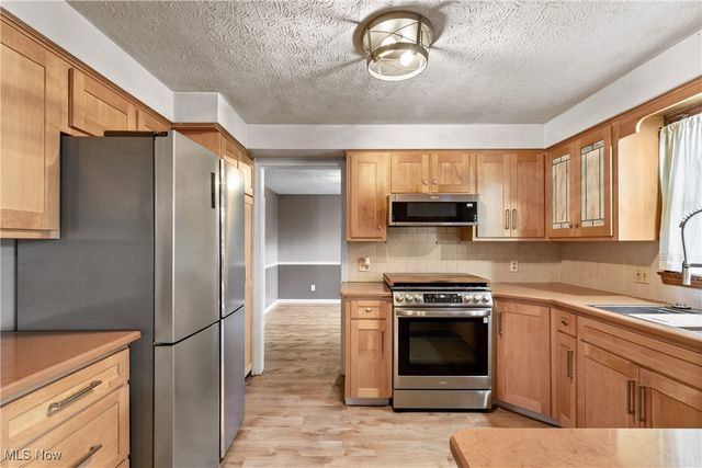 2424 Lyndon Drive, Green, OH 44685