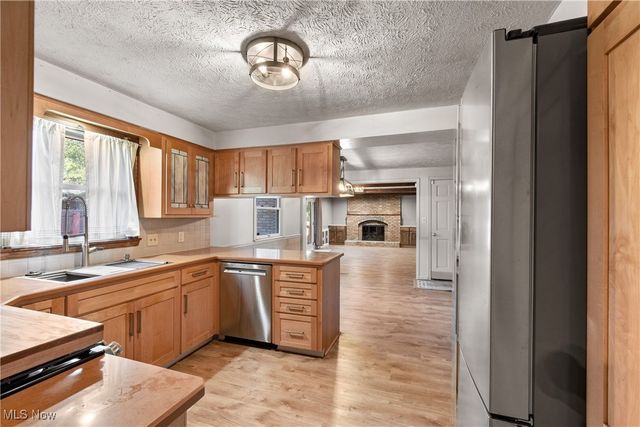 2424 Lyndon Drive, Green, OH 44685