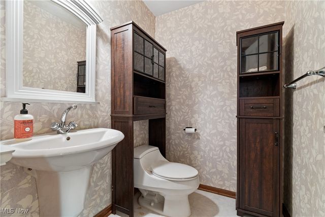 2424 Lyndon Drive, Green, OH 44685