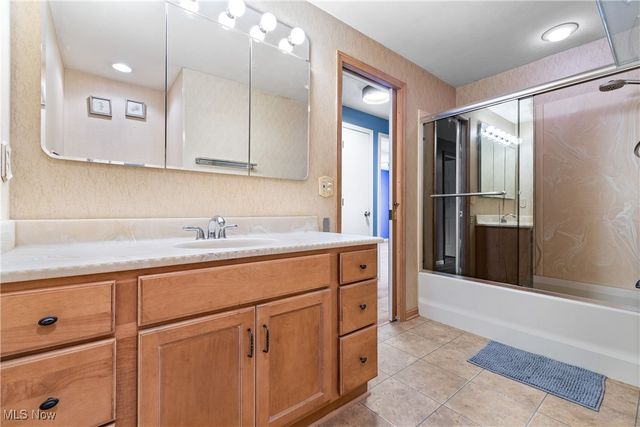 2424 Lyndon Drive, Green, OH 44685