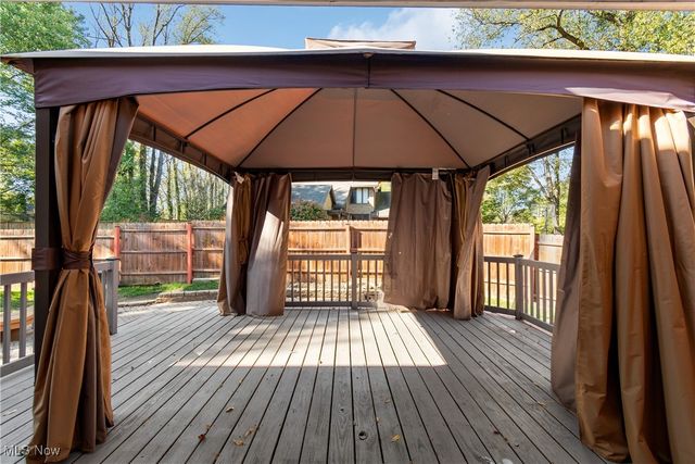 2424 Lyndon Drive, Green, OH 44685