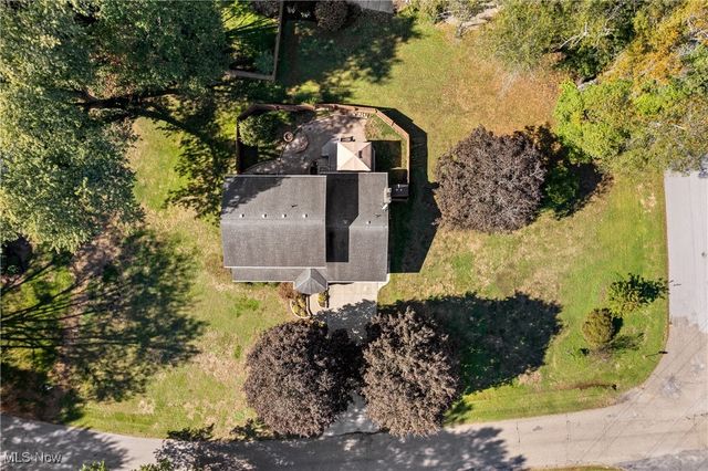 2424 Lyndon Drive, Green, OH 44685