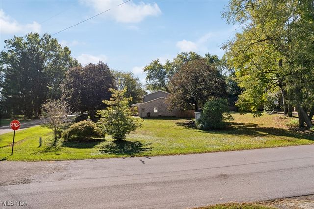 2424 Lyndon Drive, Green, OH 44685