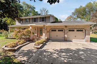 2424 Lyndon Drive, Green, OH 44685