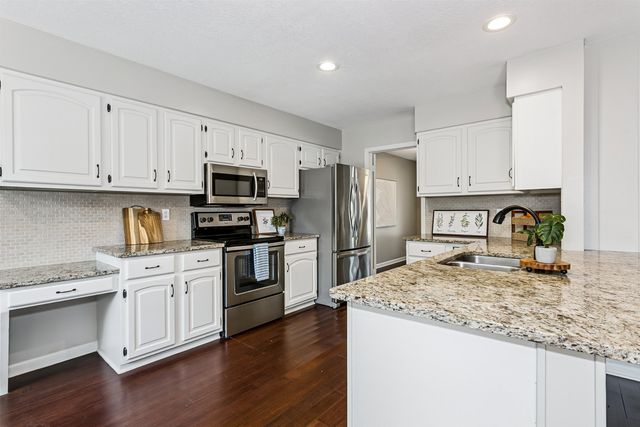 2432 N Rutland Ct, Wichita, KS 67226