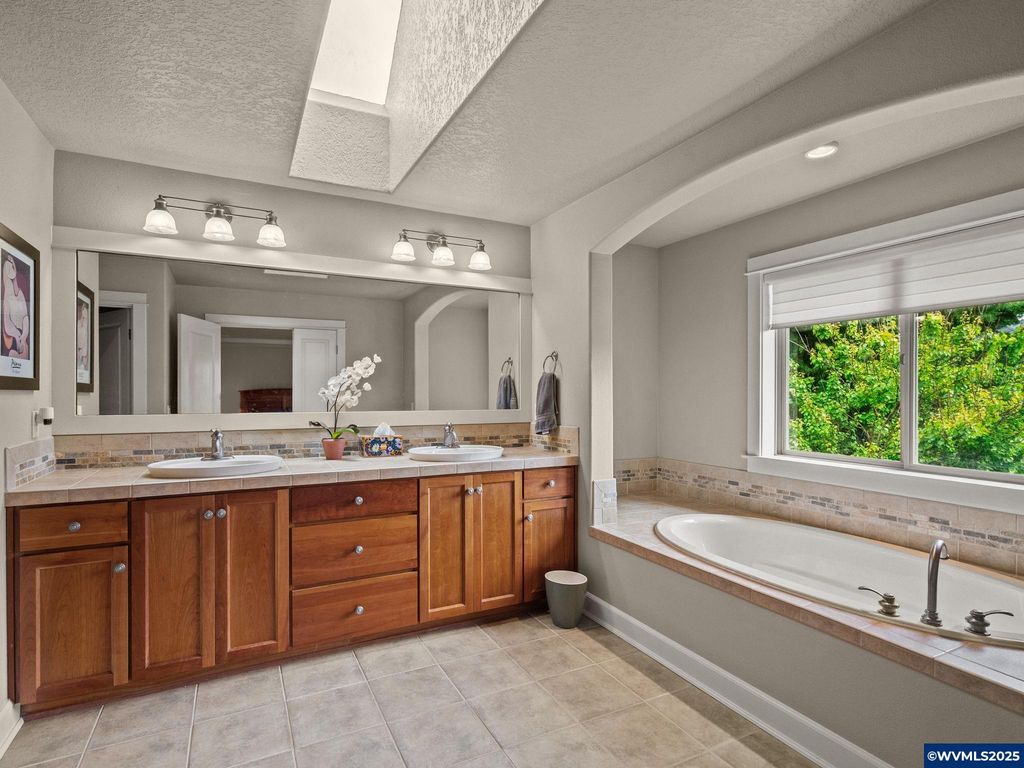 Image 24 of property listing at 28571 SW Morningside Av, Wilsonville, OR 97070