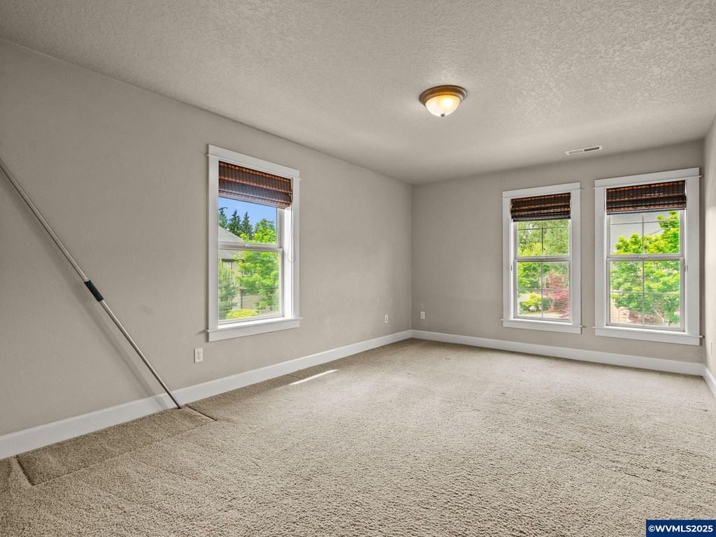 Image 32 of property listing at 28571 SW Morningside Av, Wilsonville, OR 97070