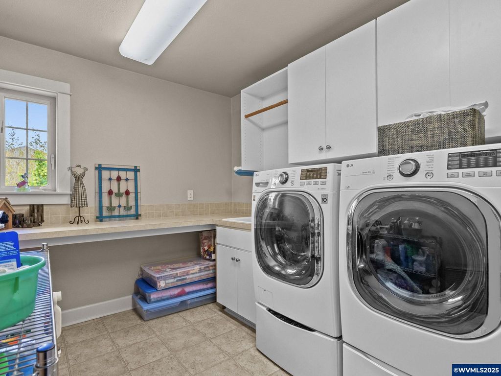 Image 37 of property listing at 28571 SW Morningside Av, Wilsonville, OR 97070