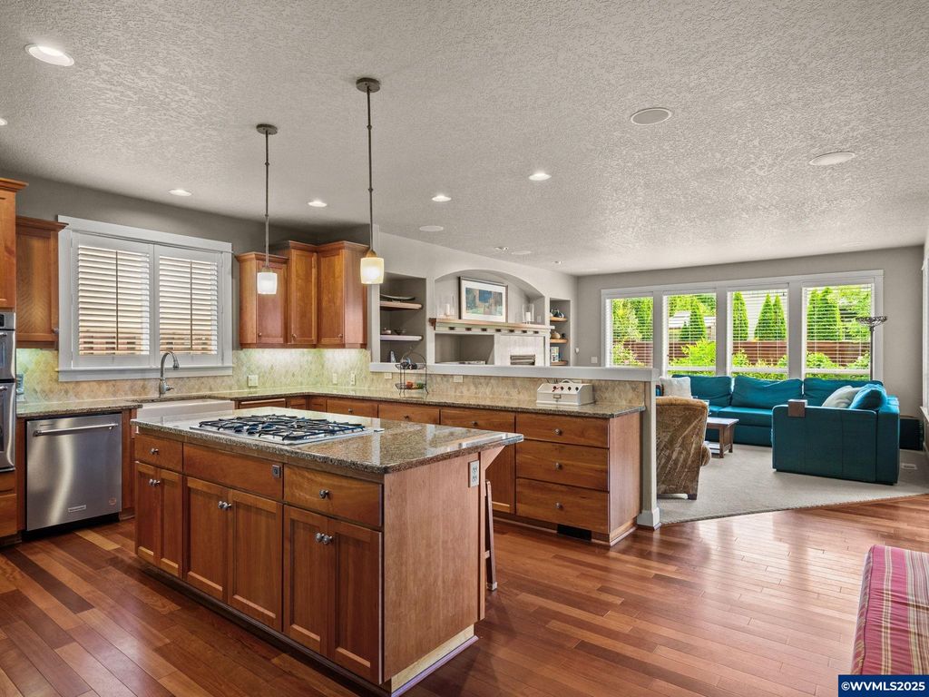 Image 5 of property listing at 28571 SW Morningside Av, Wilsonville, OR 97070