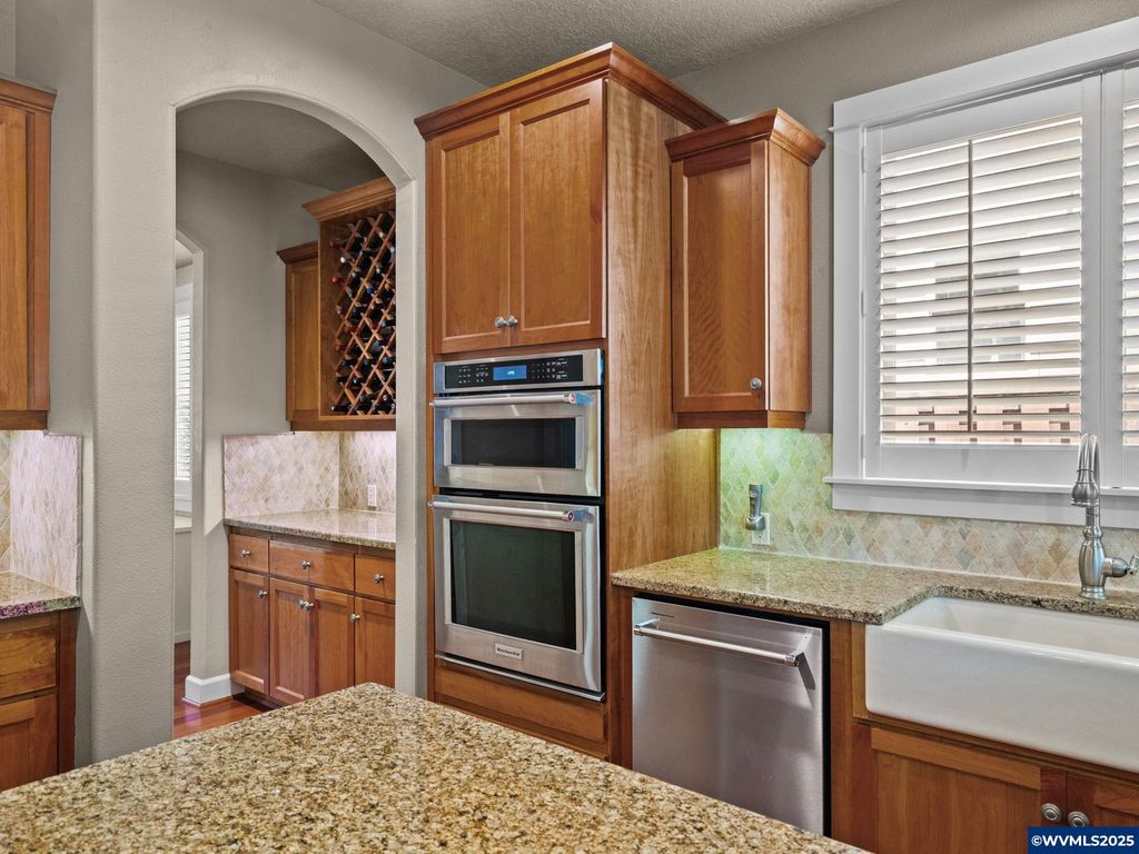 Image 6 of property listing at 28571 SW Morningside Av, Wilsonville, OR 97070