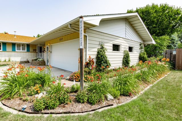 1217 Oak Street N, Fargo, ND 58102