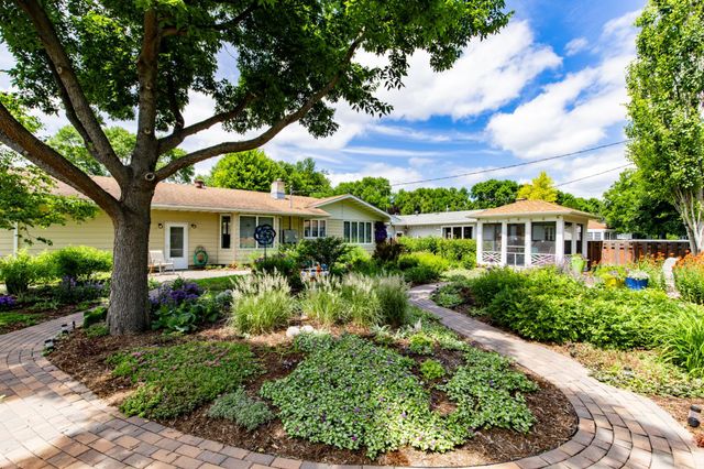 1217 Oak Street N, Fargo, ND 58102