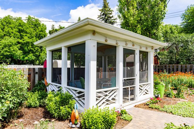 1217 Oak Street N, Fargo, ND 58102