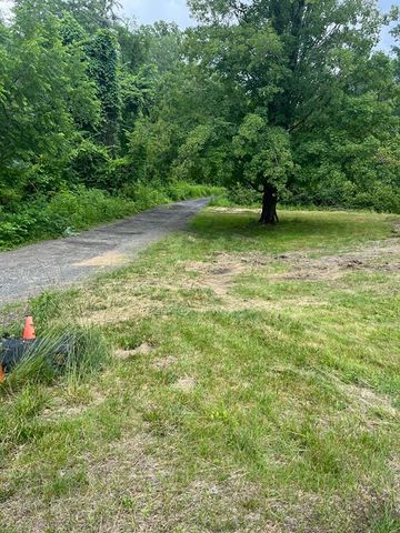 23 Robbins Rd, Greenfield, MA 01301