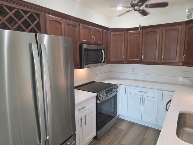 507 PLAZA SEVILLE COURT 15, St Petersburg, FL 33706