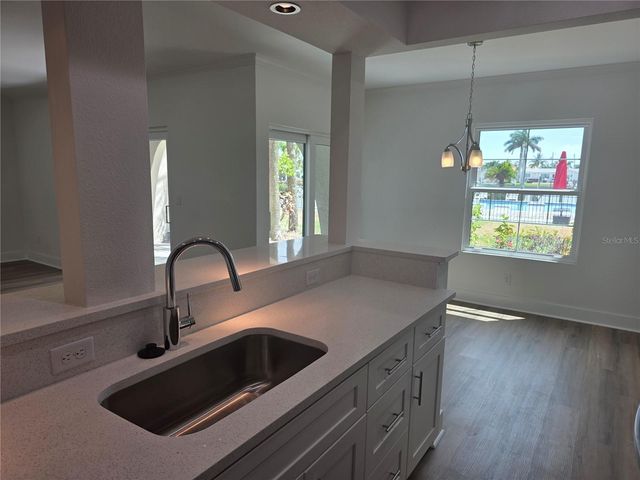 507 PLAZA SEVILLE COURT 15, St Petersburg, FL 33706