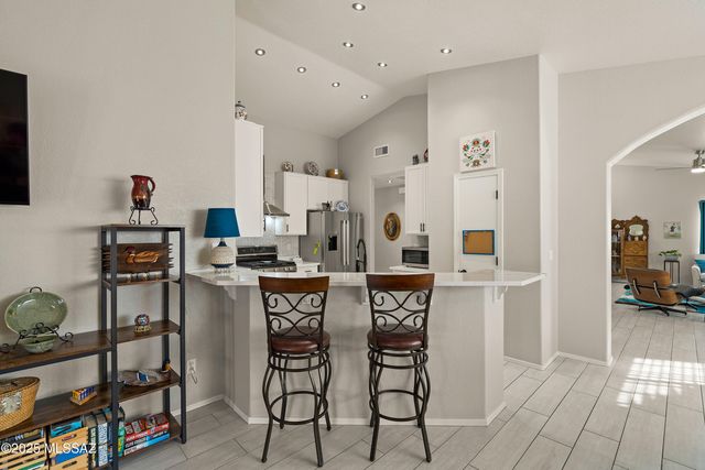 3264 S Thunder Chorus Road, Tucson, AZ 85713