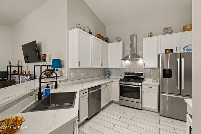 3264 S Thunder Chorus Road, Tucson, AZ 85713