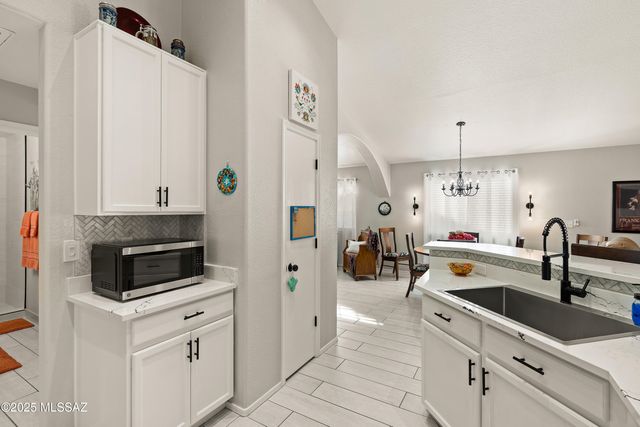 3264 S Thunder Chorus Road, Tucson, AZ 85713