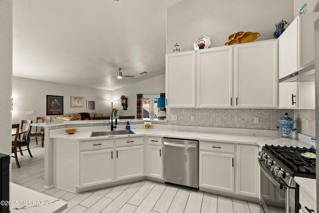 3264 S Thunder Chorus Road, Tucson, AZ 85713