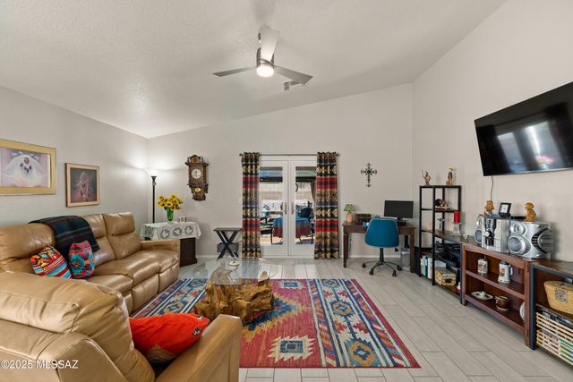 3264 S Thunder Chorus Road, Tucson, AZ 85713