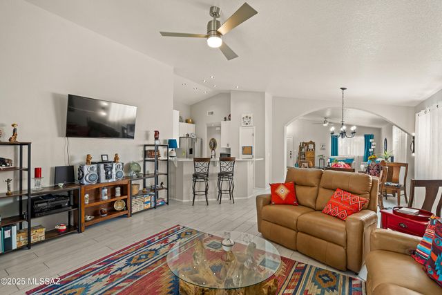 3264 S Thunder Chorus Road, Tucson, AZ 85713