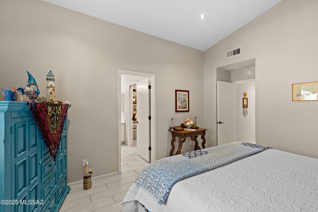 3264 S Thunder Chorus Road, Tucson, AZ 85713