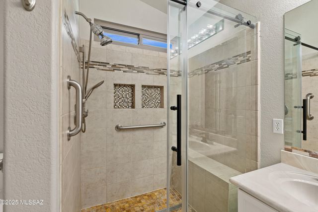 3264 S Thunder Chorus Road, Tucson, AZ 85713