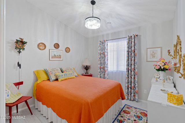 3264 S Thunder Chorus Road, Tucson, AZ 85713