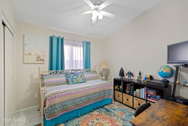 3264 S Thunder Chorus Road, Tucson, AZ 85713