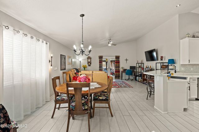 3264 S Thunder Chorus Road, Tucson, AZ 85713