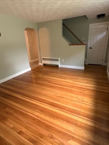 7 Wayne Dr, Foxboro, MA 02035