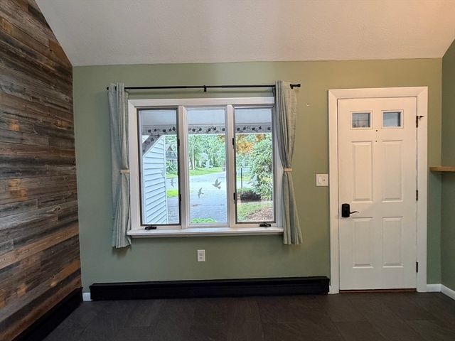 7 Wayne Dr, Foxboro, MA 02035