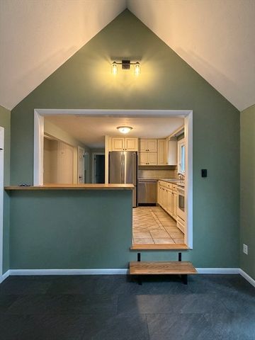 7 Wayne Dr, Foxboro, MA 02035