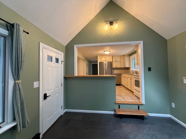 7 Wayne Dr, Foxboro, MA 02035