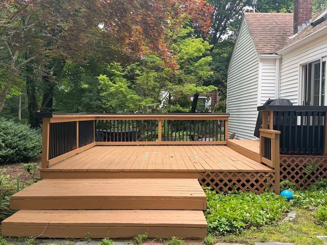 7 Wayne Dr, Foxboro, MA 02035