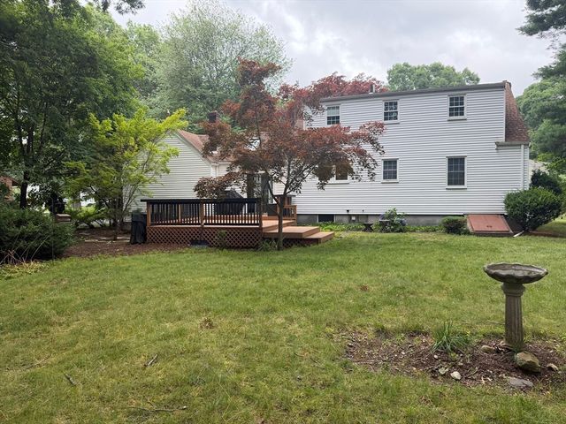 7 Wayne Dr, Foxboro, MA 02035