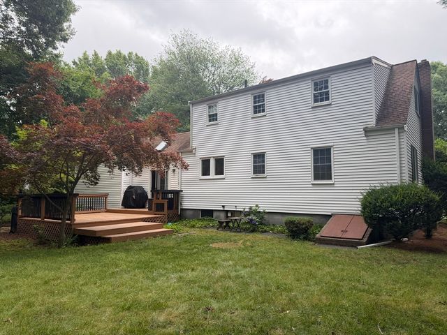 7 Wayne Dr, Foxboro, MA 02035