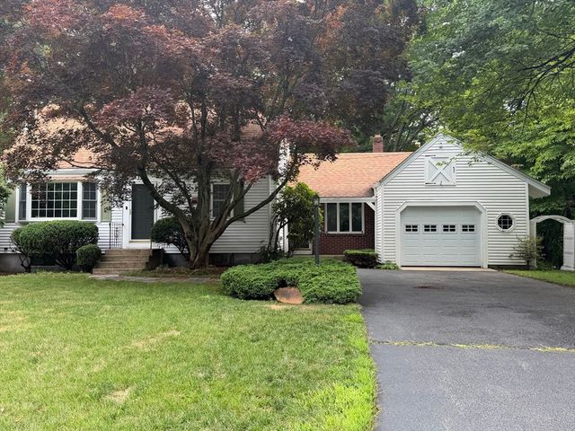 7 Wayne Dr, Foxboro, MA 02035