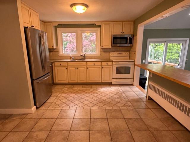 7 Wayne Dr, Foxboro, MA 02035