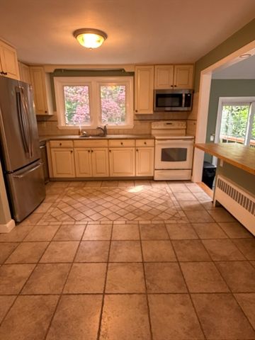 7 Wayne Dr, Foxboro, MA 02035