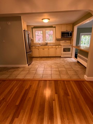 7 Wayne Dr, Foxboro, MA 02035
