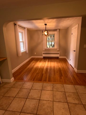7 Wayne Dr, Foxboro, MA 02035
