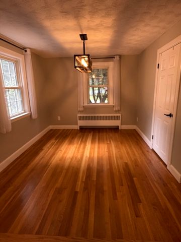 7 Wayne Dr, Foxboro, MA 02035