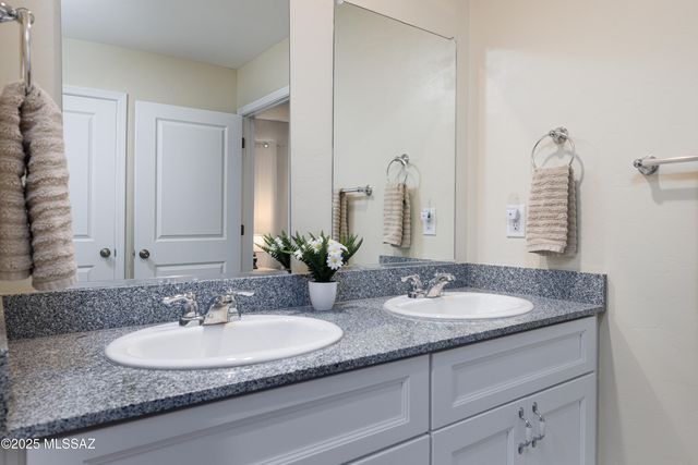 1256 S Lenora Loop, Benson, AZ 85602