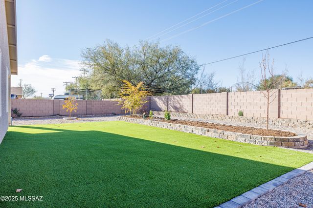 1256 S Lenora Loop, Benson, AZ 85602